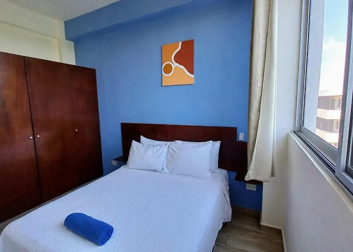 Cozy And Spacious By 10 Apartment
